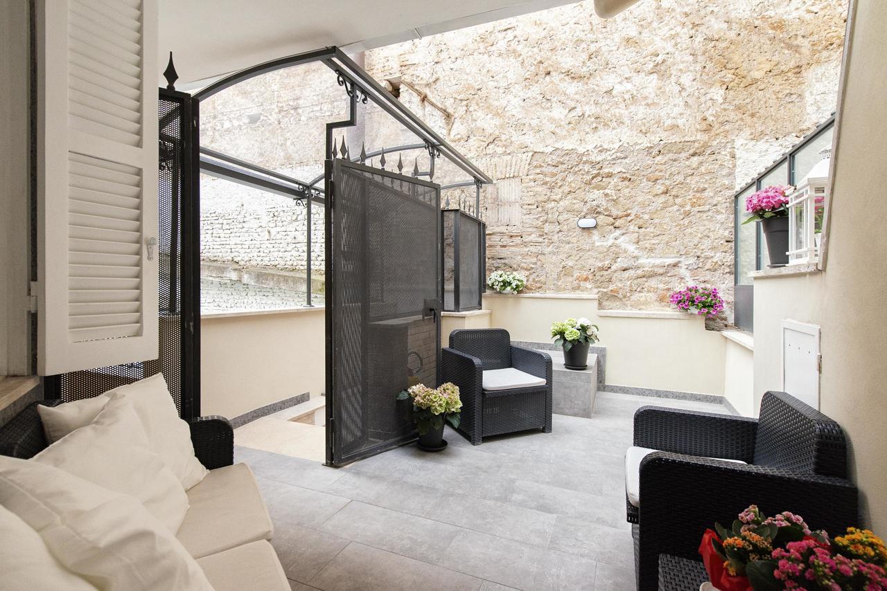 Canova Rooms In Spanish Steps Rome Exterior photo