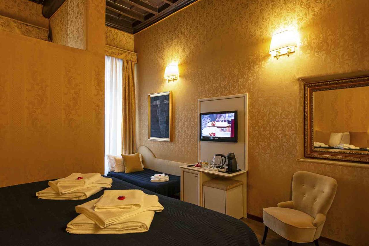 Canova Rooms In Spanish Steps Rome Exterior photo