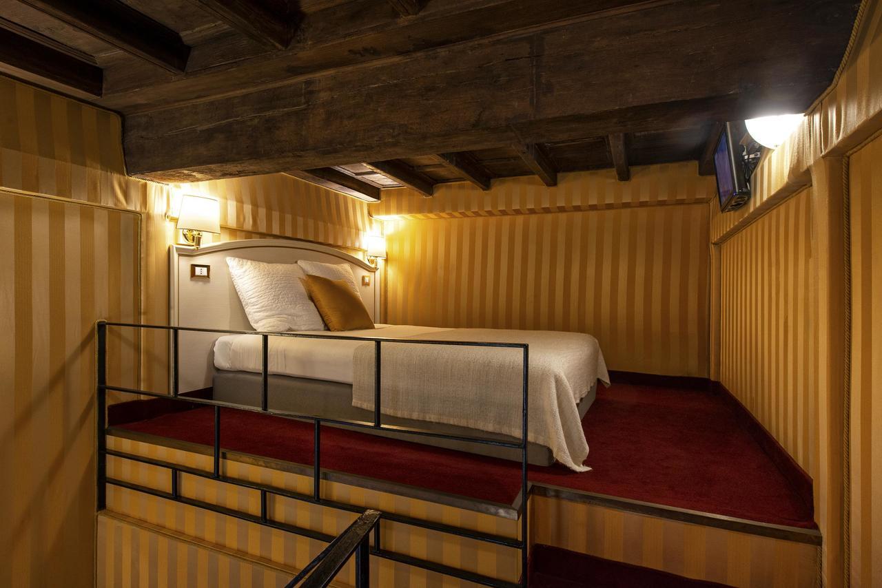 Canova Rooms In Spanish Steps Rome Exterior photo