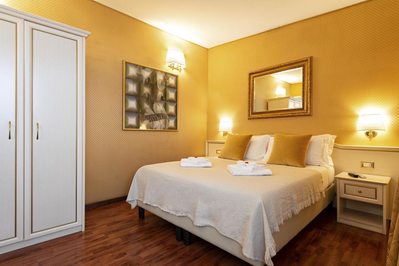 Canova Rooms In Spanish Steps Rome Exterior photo