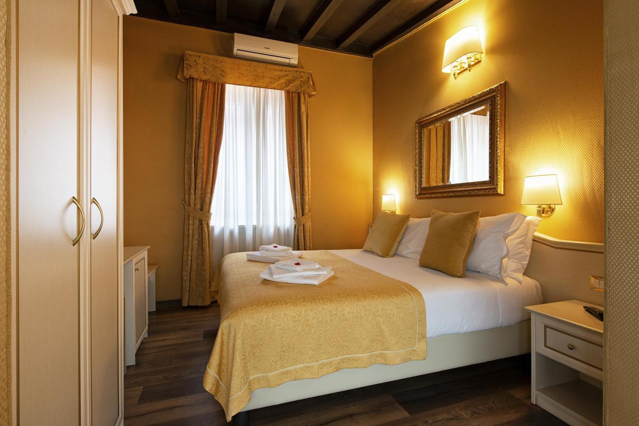 Canova Rooms In Spanish Steps Rome Exterior photo